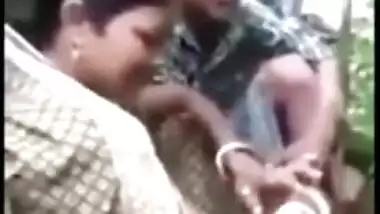 Desi mms sex videos, caught as devar fuck bhabhi outdoor In the jungle