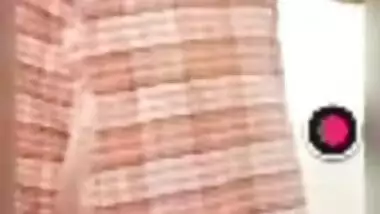 Hot XXX video calll with Desi MILF taking a shower for the camera