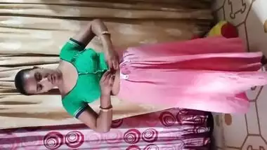 Bhabhi wearing after bath