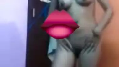 Desi collage girl showing her boobs