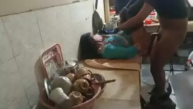 Desi Indian stepsister has hard sex in kitchen, Bhai ne bahan ki kitchen me jabardasti chudai ki, Clear hindi audio