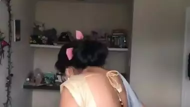 Beautiful girl show her nude body