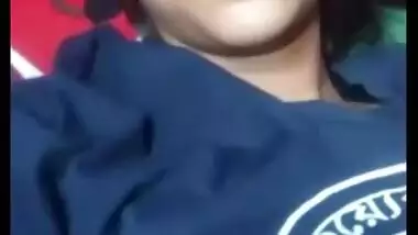 Cute Desi Girl Shows her Boobs