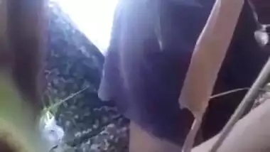 Desi lovers fucking in fields with hindi audio