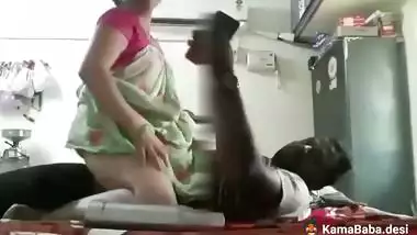 Dehati sex of Maharashtrian lady riding on her lover’s dick