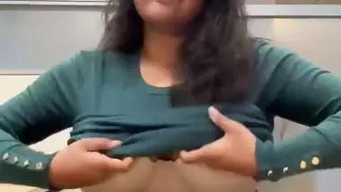 S24 camera capture sexy GF showing huge boobs viral selfie