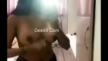 Desi slut squeezes her XXX tits with dark nipples filming on phone camera