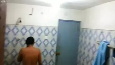 NEW SRILANKA GIRL BATHROOM HIDDEN VIDEO