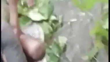 Desi mms - Slut wife getting caught cheating with older neighbour outdoor