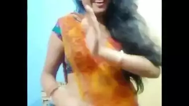 Cute housewife bhabi ruhi malakkar sexy navel show