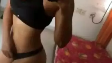 Extreme sexy desi babe checking her fit body