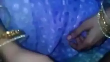 Possessor of nice Desi boobs strokes XXX sausage with hands