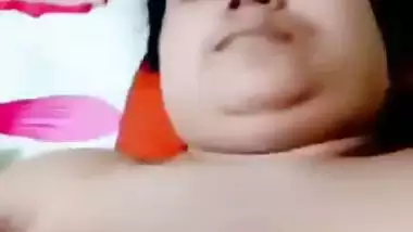 Man drills a chubby woman’s pussy in a village sex video