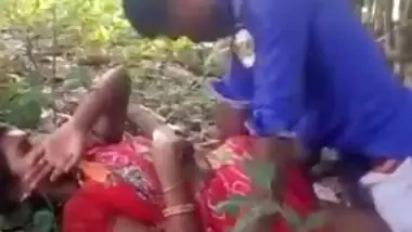 Jungle me bhabi ki chudai