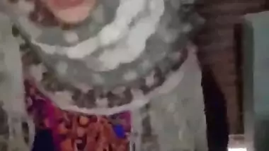 Paki Girl Blowjob And Rubbing Dick On Her Clit