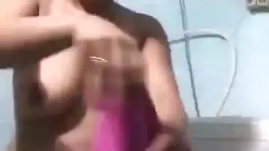 Indian Aunty Making Her Own Bathing Video