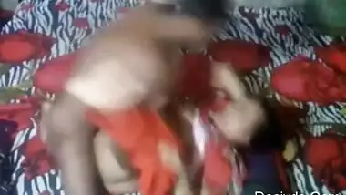 Desi Aunty Caught By Handy Camera