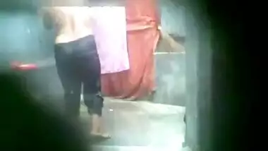 Desi Bhabhi Leaked Bath MMS