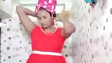 Swathi naidu wearing dress after her bath