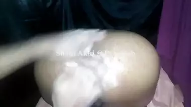 Sri Lankan ass oil massage anal fingering and pussy massage
