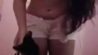 Very Hot NRI Indian College Girl Exposing