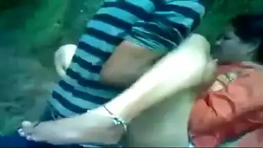Desi Lucknow aunty fucked outdoors by lovers