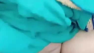 Desi bhabhi ke bur ka namkin aur khatta pani