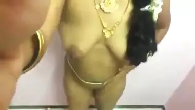 Tamil Bhabhi Showing Nude Body And Making Selfie