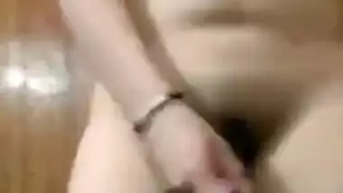 Beautiful Desi chick showing her nude body shapes and dildoing her pussy XXX