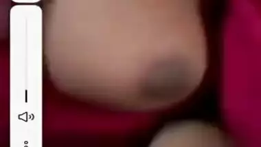 Desi Girl Shows her Boobs on VC