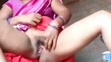 Today Exclusive- Bhabhi Play With Her Pussy