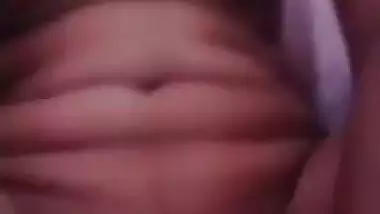 Desi bhabhi boobs show and viral boob sucking