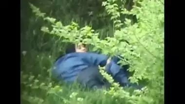 Boyfriend fucking his hot girlfriend in park