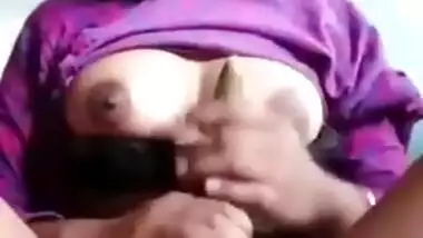 Desi hot girl showing and fingering with moan