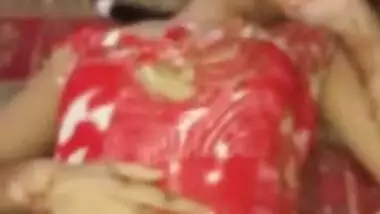 Obedient Desi teen displays her XXX snatch in awesome MMS video